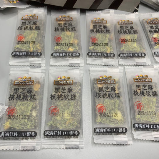 【三只松鼠】黑芝麻核桃软糕210g/袋（约33块）满满好料 以黑好黑 滋补养生