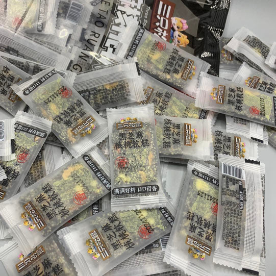 【三只松鼠】黑芝麻核桃软糕210g/袋（约33块）满满好料 以黑好黑 滋补养生